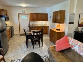 Building Photo - 1416 Hanshaw Rd