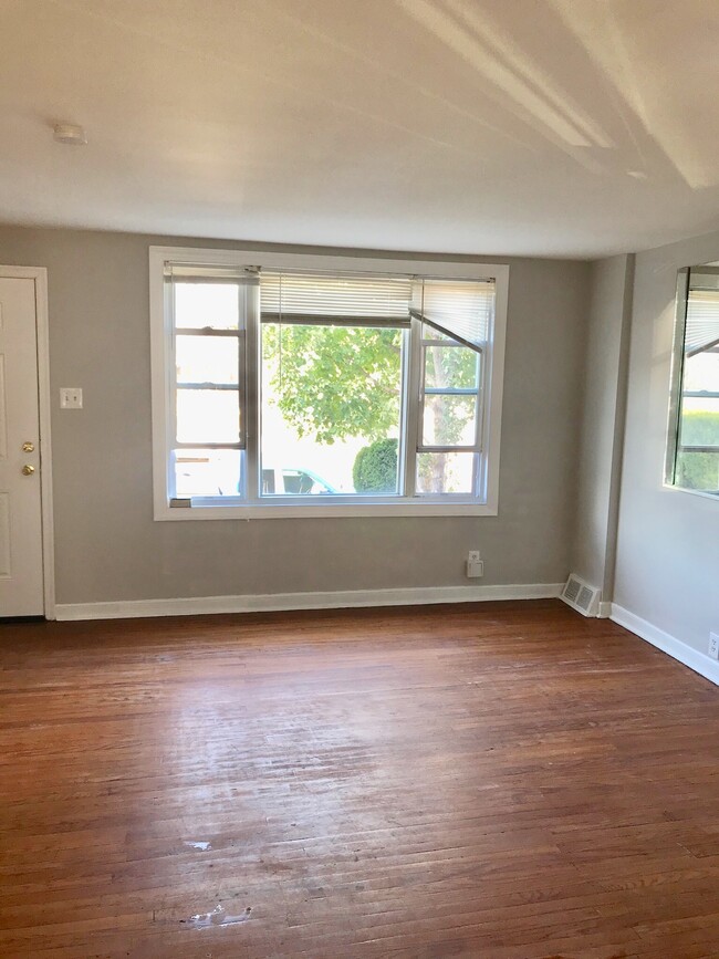 Primary Photo - 224 E Ashdale St