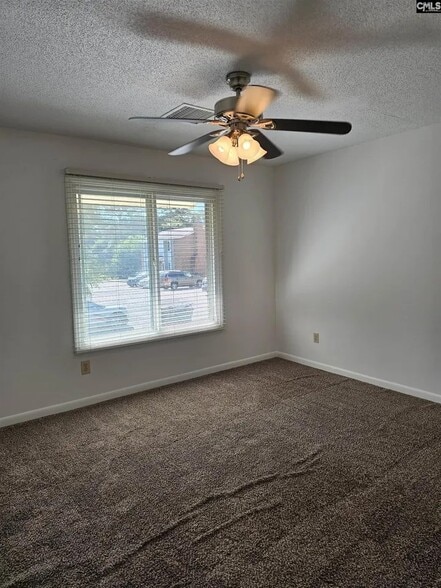 Building Photo - 601 Picadilly Sq