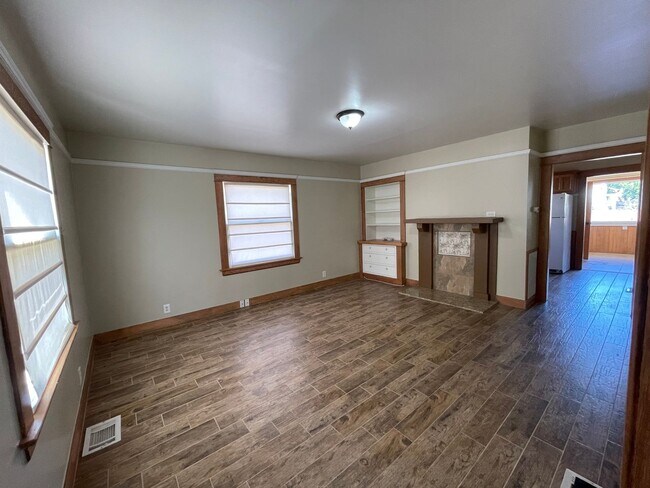 Building Photo - Charming Southside Home
