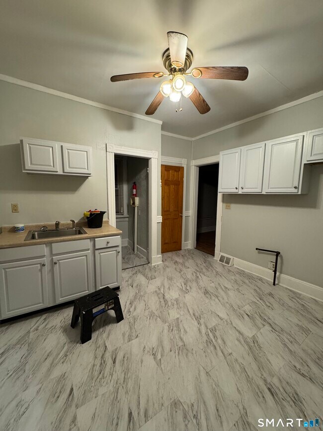 Building Photo - 15 Dayton St