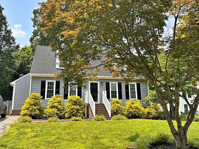 Building Photo - Updated Home in the Heart Of Chesterfield
