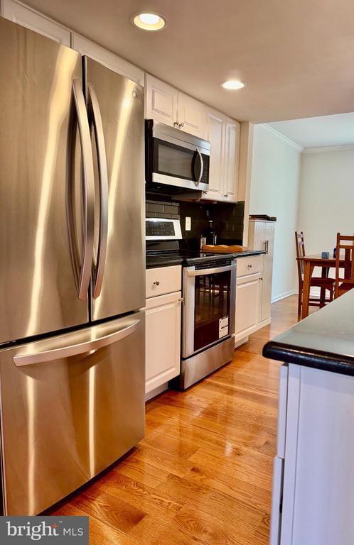 Building Photo - 6291 Kerrydale Dr