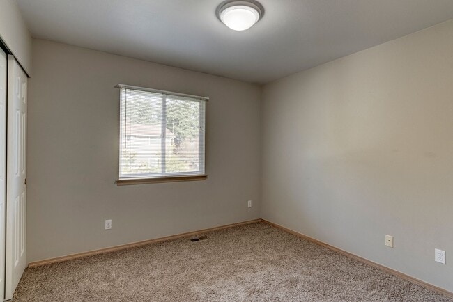 Building Photo - 3 Bedroom in Shannon Forest