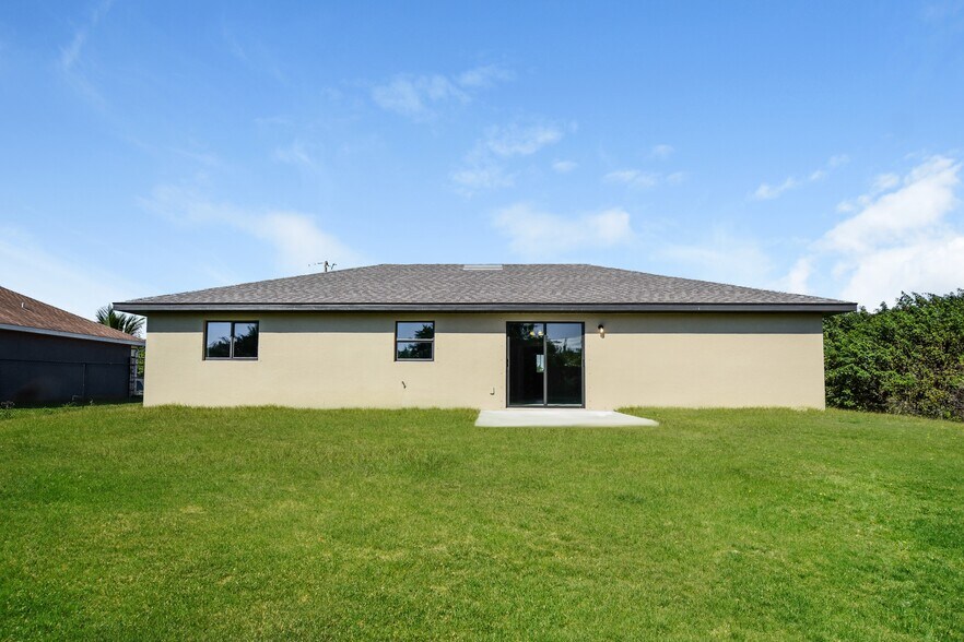 Building Photo - 3702 35th St SW