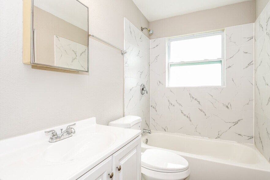 Building Photo - 6819 Goldilocks Ln