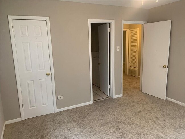 Building Photo - 3062 Pickell Dr