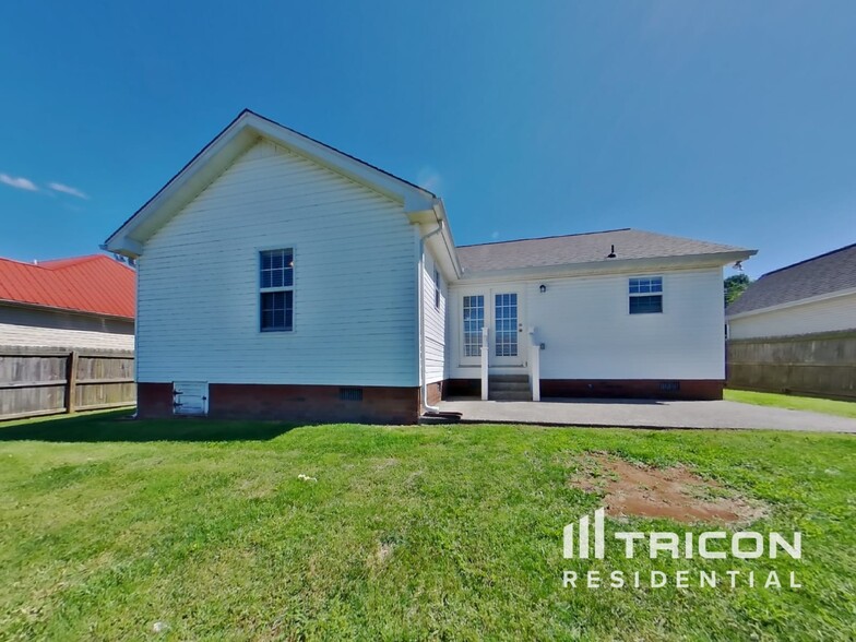 Building Photo - 1329 Christine Dr
