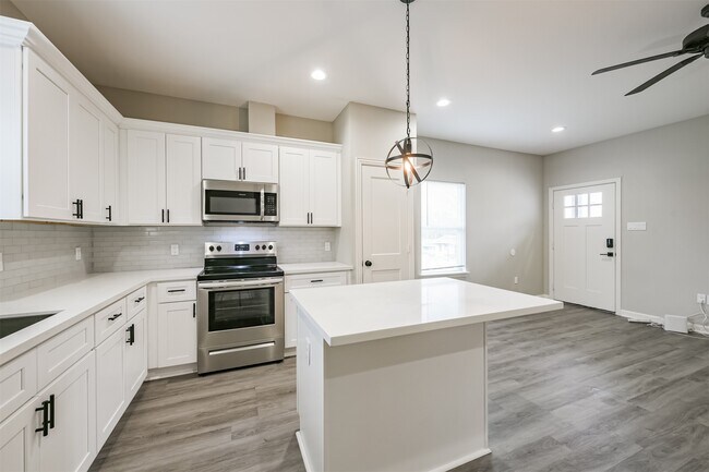 Building Photo - 4405 Mallow St