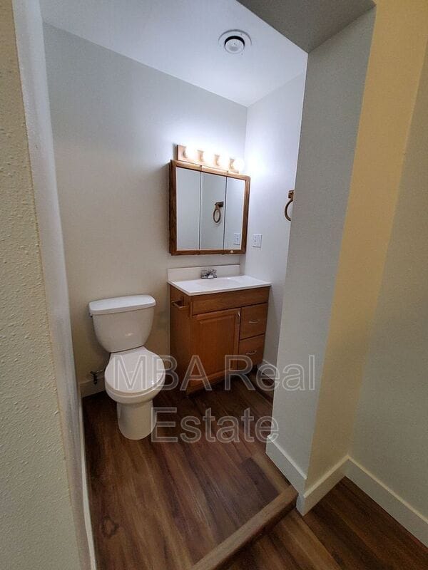 Building Photo - 1444 W Huntington Dr