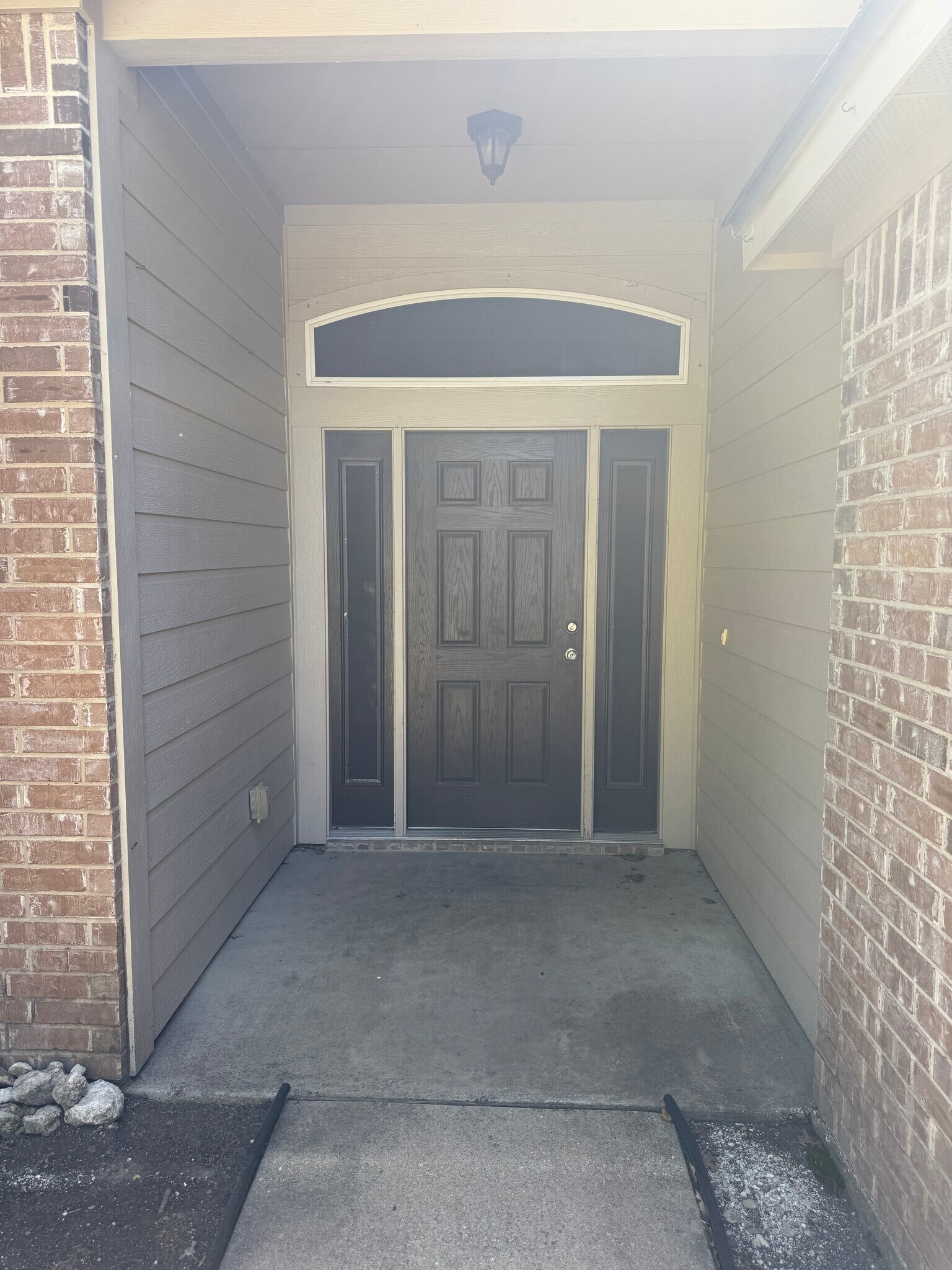 Building Photo - 1123 Neuberry Cliffe