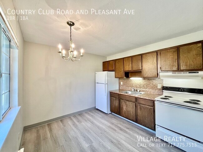 Building Photo - 605 Country Club Rd