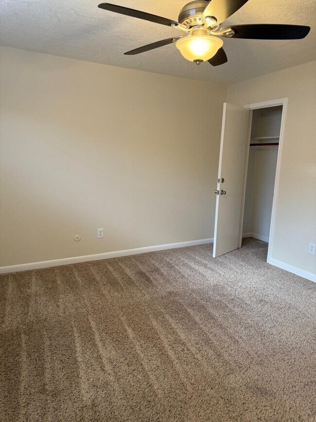 Building Photo - 6410 Del Monte Dr
