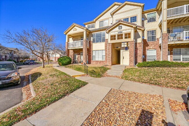 Building Photo - $1,900 - 2 Bed, 2 Bath Condo in Aurora with AC and In Unit Laundry!