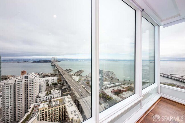 Building Photo - 425 1st St