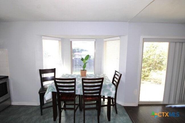 Building Photo - 905 N 19th St