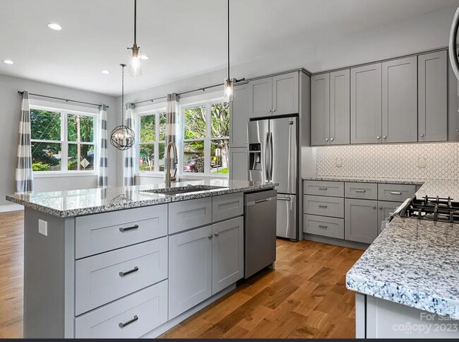 Building Photo - Lovely Asheville Rental!