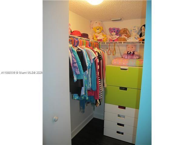 Building Photo - 2074 Madeira Dr