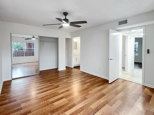 Building Photo - 1011 Crystal Way