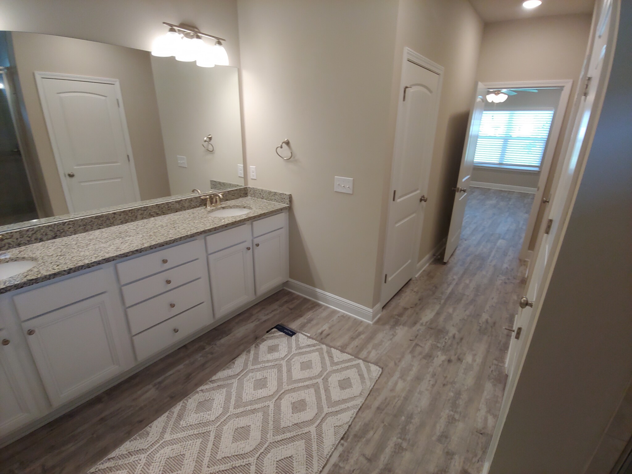 Master bathroom - 133 Stonegate Drive