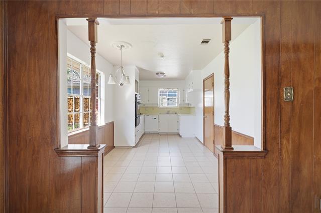 Building Photo - 403 Daisy Dr