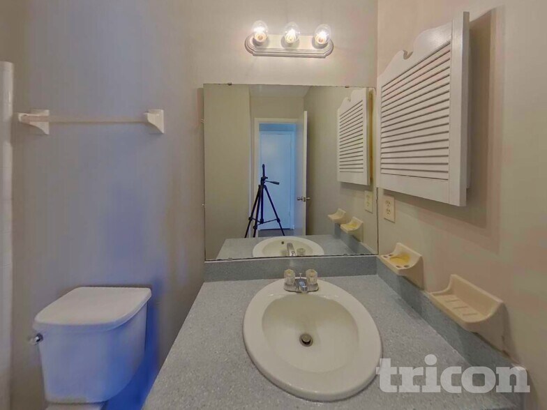 Building Photo - 7580 Falcon Trace Dr W