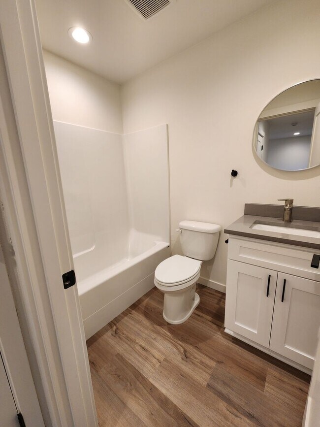 Building Photo - 1006 Peach Rd