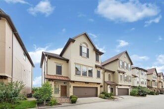 Building Photo - 2815 King's Retreat Cir