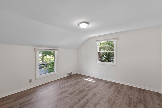 Building Photo - 5577 N Kent Ave