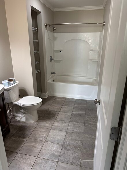 Building Photo - 19 Peacock St