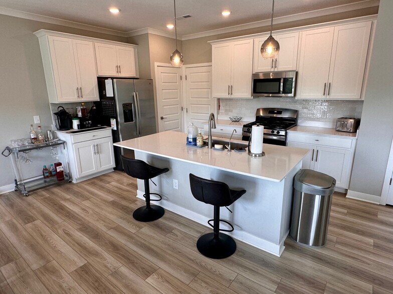 Building Photo - 721 Scarsdale Ln