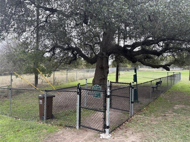 Building Photo - 11901 Swearingen Dr