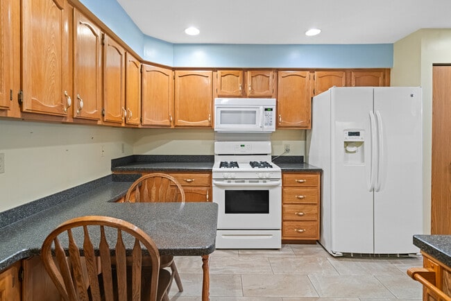 Building Photo - 702 Dehaven Ct