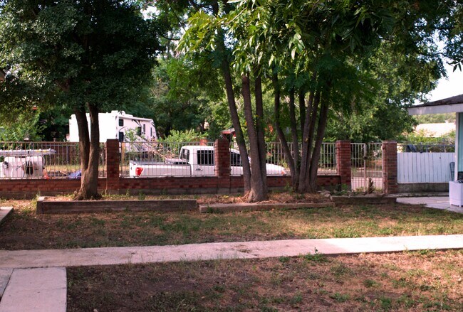 Building Photo - 2623 Irwin Dr