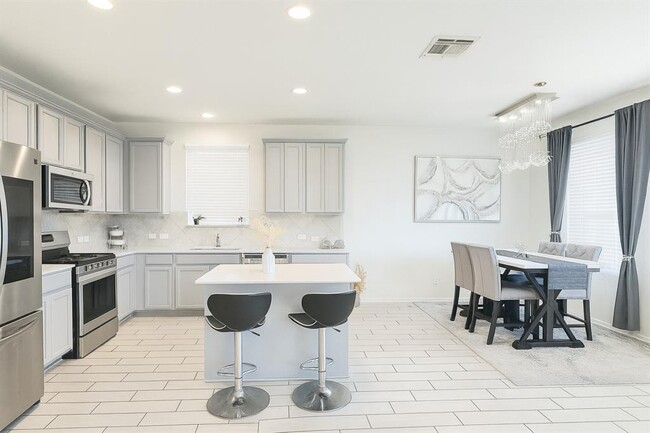 Building Photo - 242 Zuma Dr