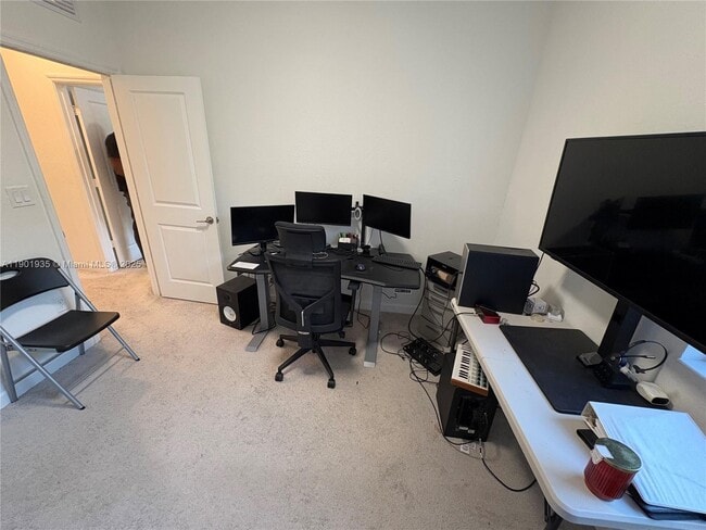 Building Photo - 1020 SE 26th Ter