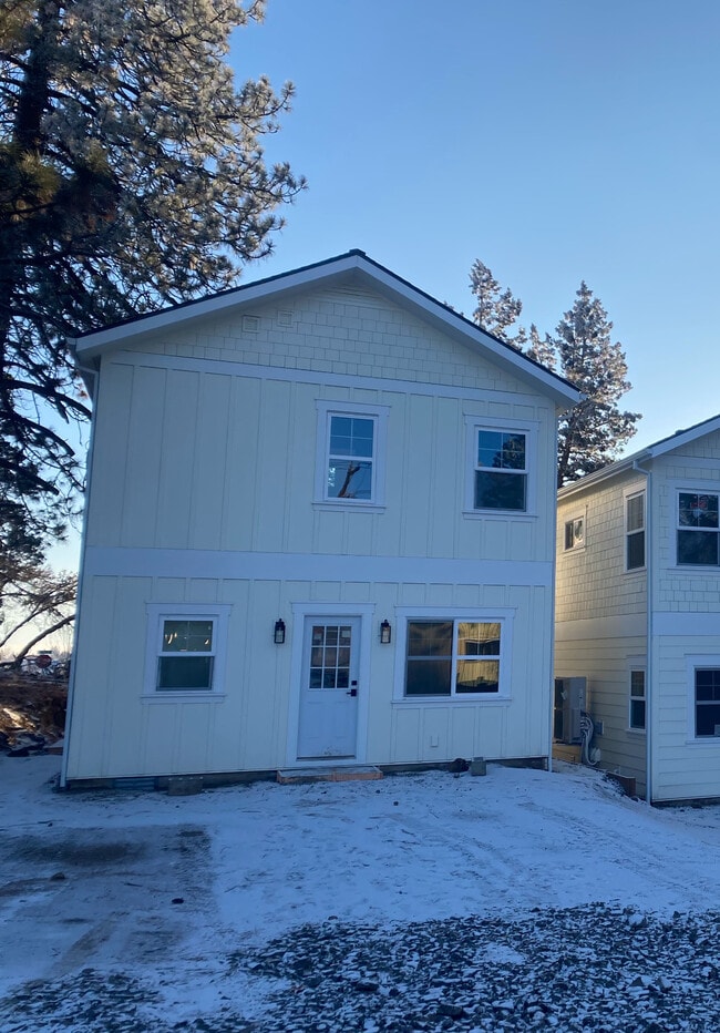 Building Photo - 480 SE Reed Market Rd