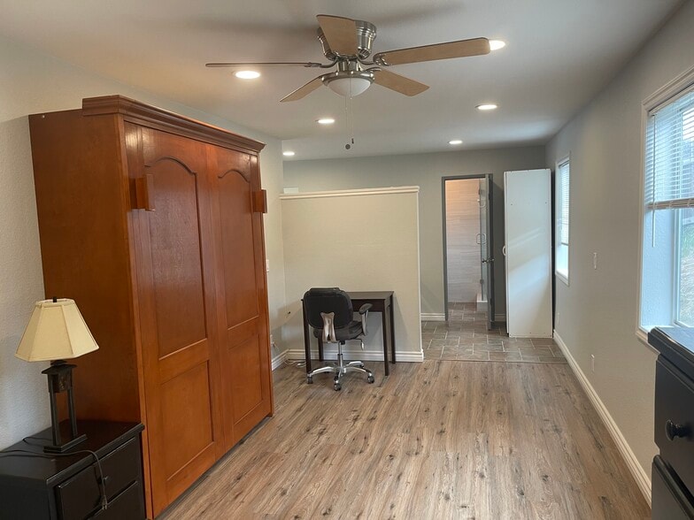 Building Photo - 3713 Rosehedge Dr