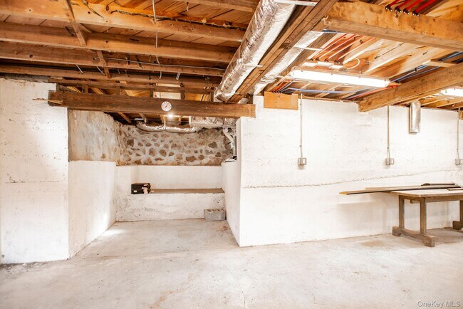 Building Photo - 11 Locust Dr