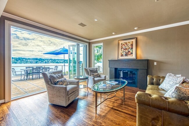 Building Photo - Mercer Island Waterfront Home