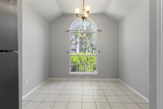 Building Photo - 13400 Bolivia Dr
