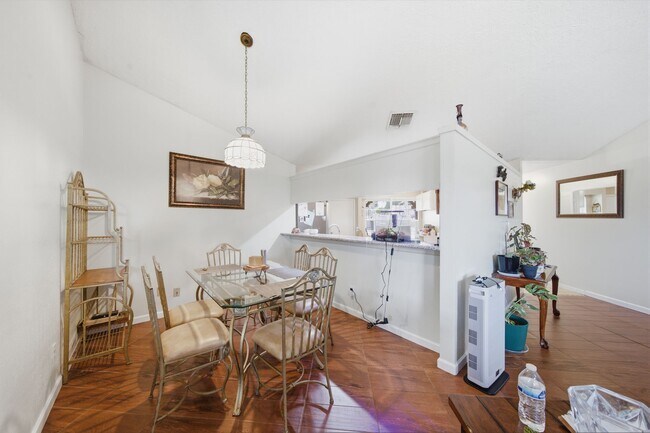 Building Photo - 411 Forest Hills Dr