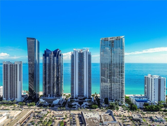 Building Photo - 17001 Collins Ave