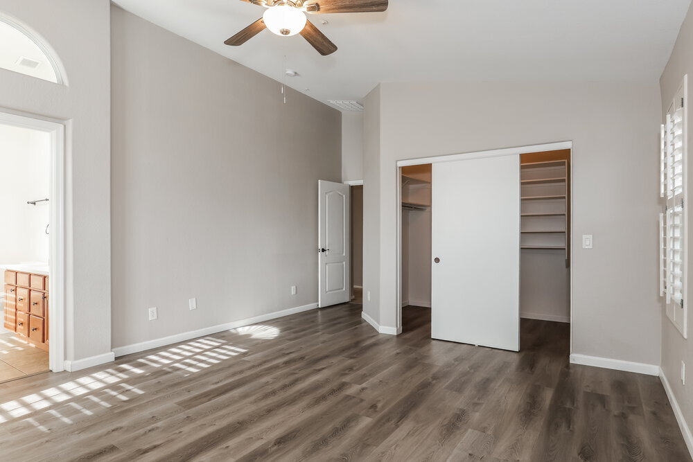 Building Photo - 8026 S 48th Dr