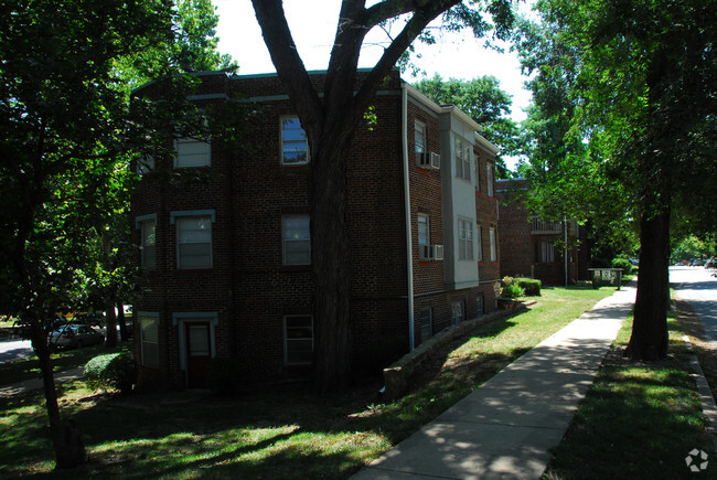 Building Photo - Roanoke Heights