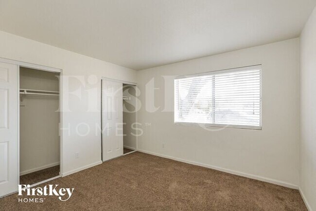 Building Photo - 9608 N 43rd Dr
