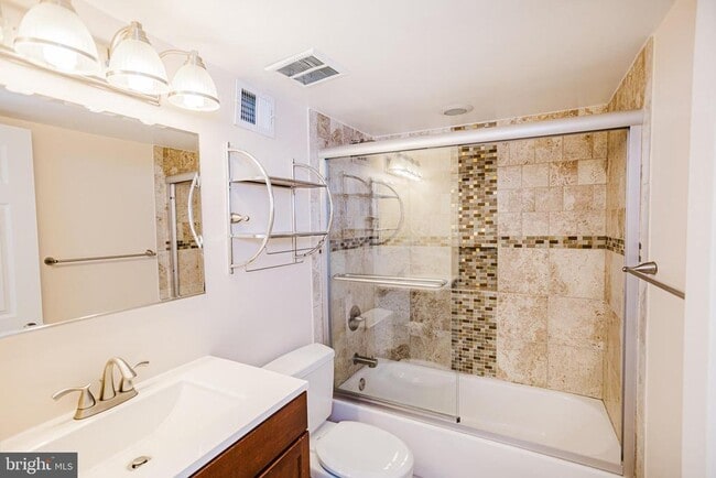 Building Photo - 2177 Chain Bridge Rd