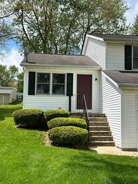 Building Photo - Three bedroom duplex