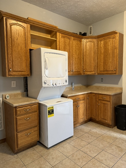 Building Photo - 142 Ashley St