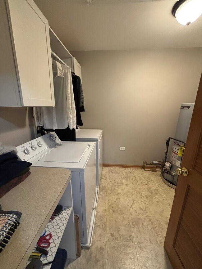 Building Photo - 1523 Grand Dr